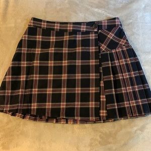 ❗️ FINAL PRICE, NWOT Black Rewind Plaid Medium Skirt